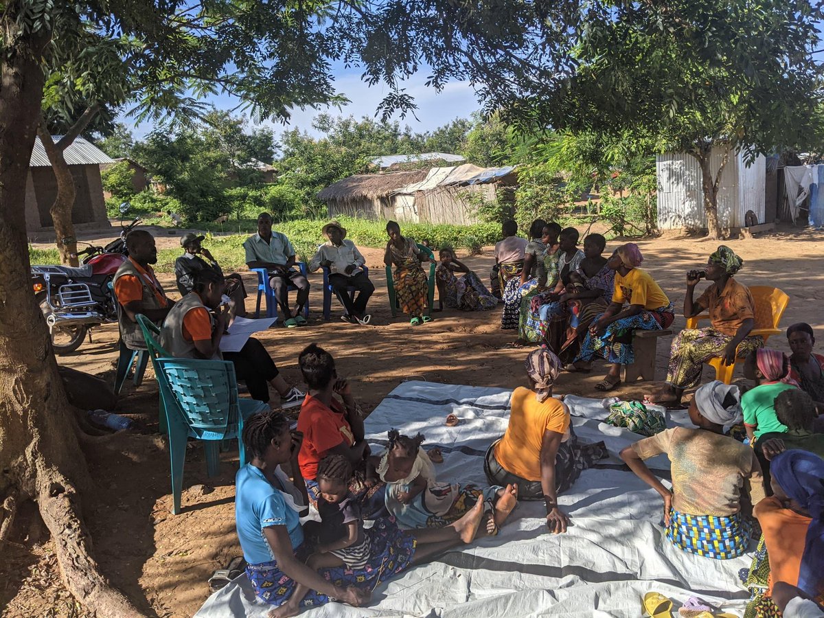 safeka15's tweet photo. Après la mobilisation communautaire, place à l’action ! Les #AVEC accompagnées par #Safekaasbl avec le soutien de la #FAO, entament leur première formation sur le leadership et l’élection des comités de gestion. Une étape clé vers des groupes autonomes et auto-gérés ! https://t.co/2iuL1iAEYa
