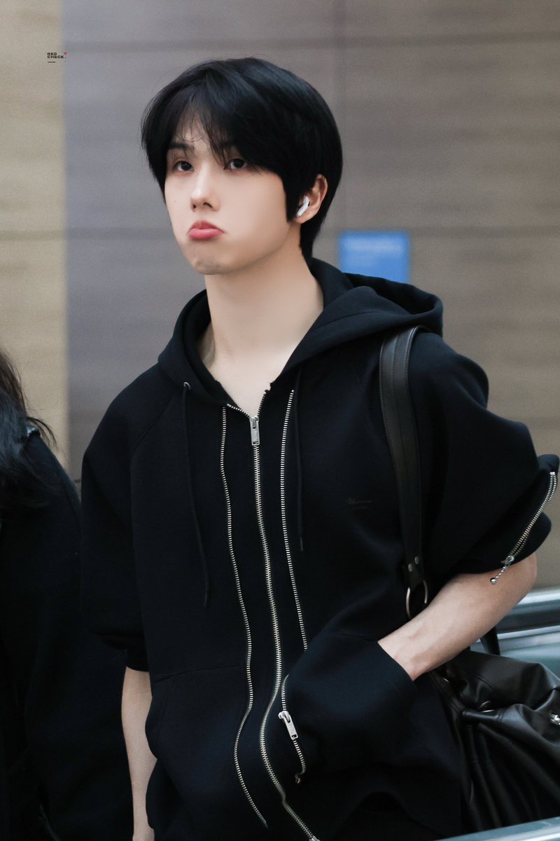 𝗥𝗘𝗗 𝗖𝗛𝗘𝗖𝗞 tweet media