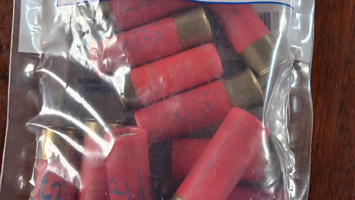 DasenThathiah's tweet image. SANDF uniforms, unlicensed guns, mine explosives, ammunition and stolen cars have been recovered by police in the uMzinyathi District of KZN. 

The uMzinyathi District Task Team, Newcastle Public Order Policing, PMB Flying Squad and other units have been conducting firearm…