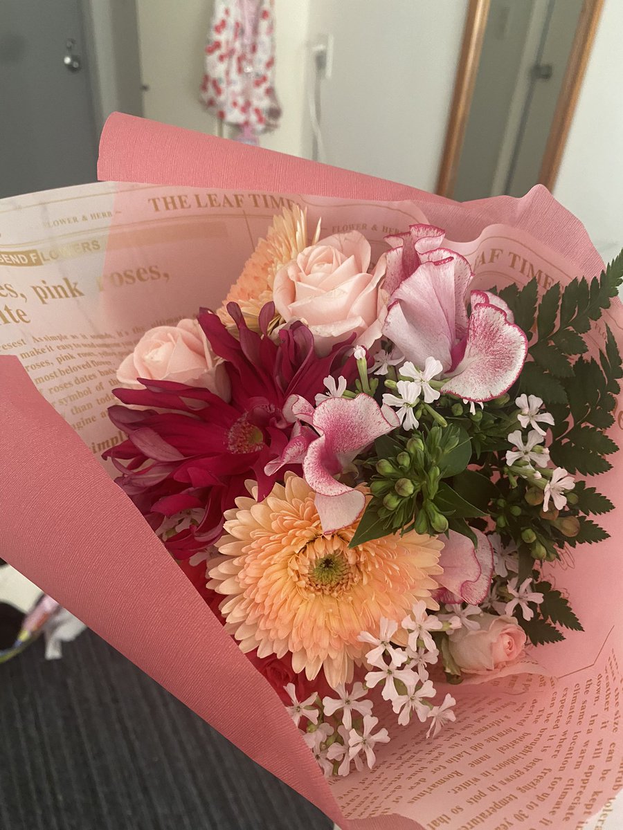 6,000 miles away and still got flowers for Valentine’s Day ❤️✨