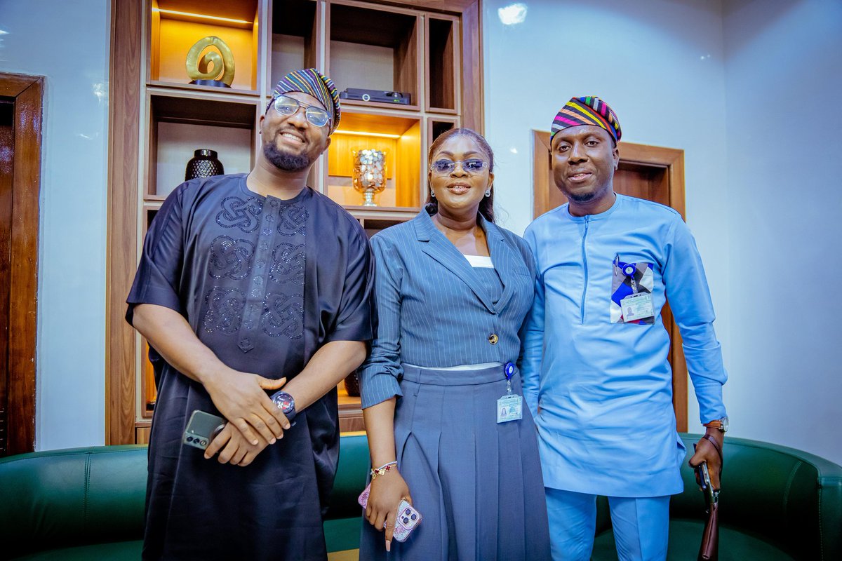 LegendaryJoe's tweet image. THANK YOU ONE AND ALL

Gratitude binds my tongue as men and women of value and repute gathered around me, bearing gifts of prayers and wishes spun in light.

I have always believed that while riches are desirable but no treasure compares to the wealth of genuine souls present in