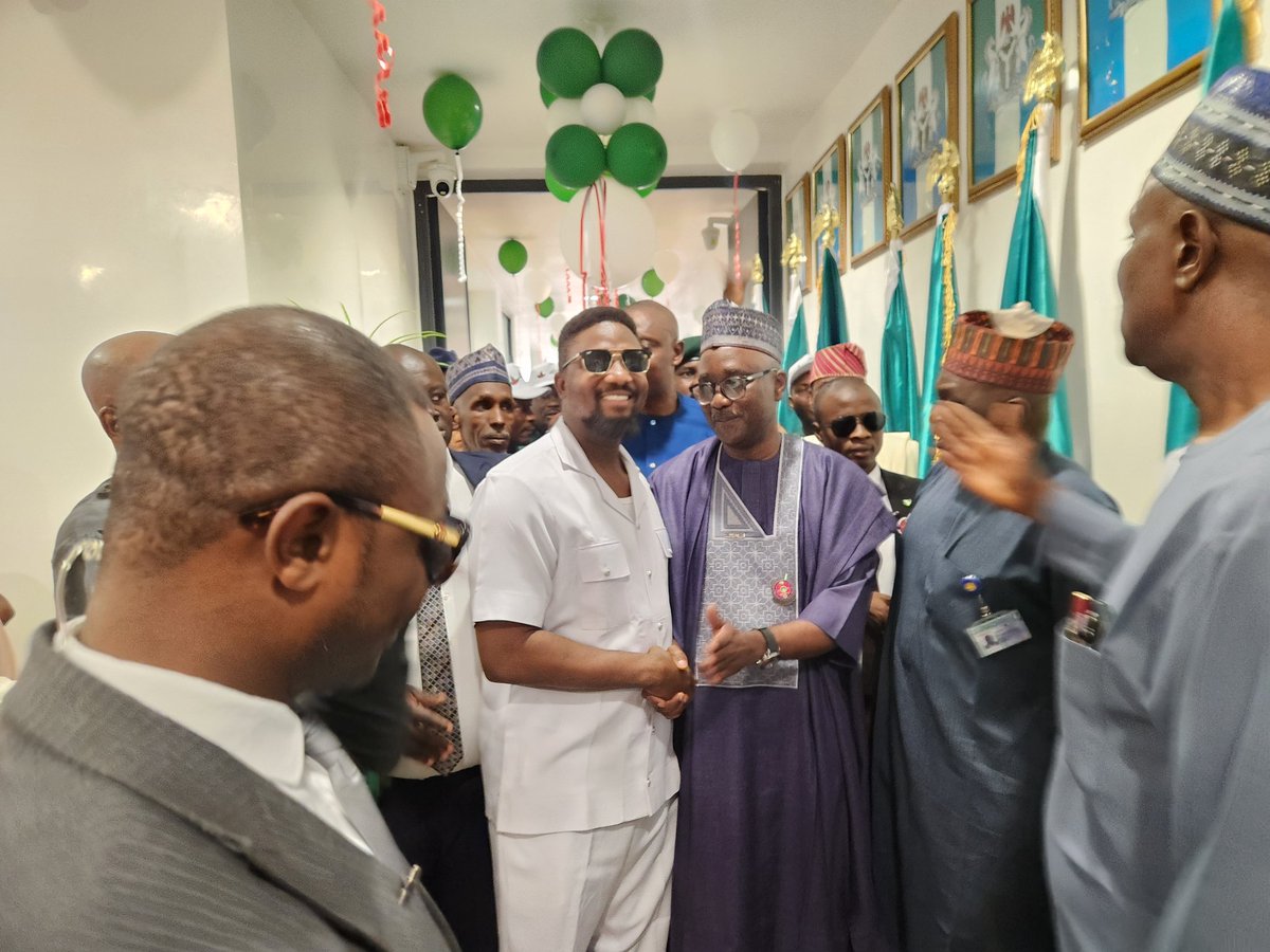 LegendaryJoe's tweet image. THANK YOU ONE AND ALL

Gratitude binds my tongue as men and women of value and repute gathered around me, bearing gifts of prayers and wishes spun in light.

I have always believed that while riches are desirable but no treasure compares to the wealth of genuine souls present in