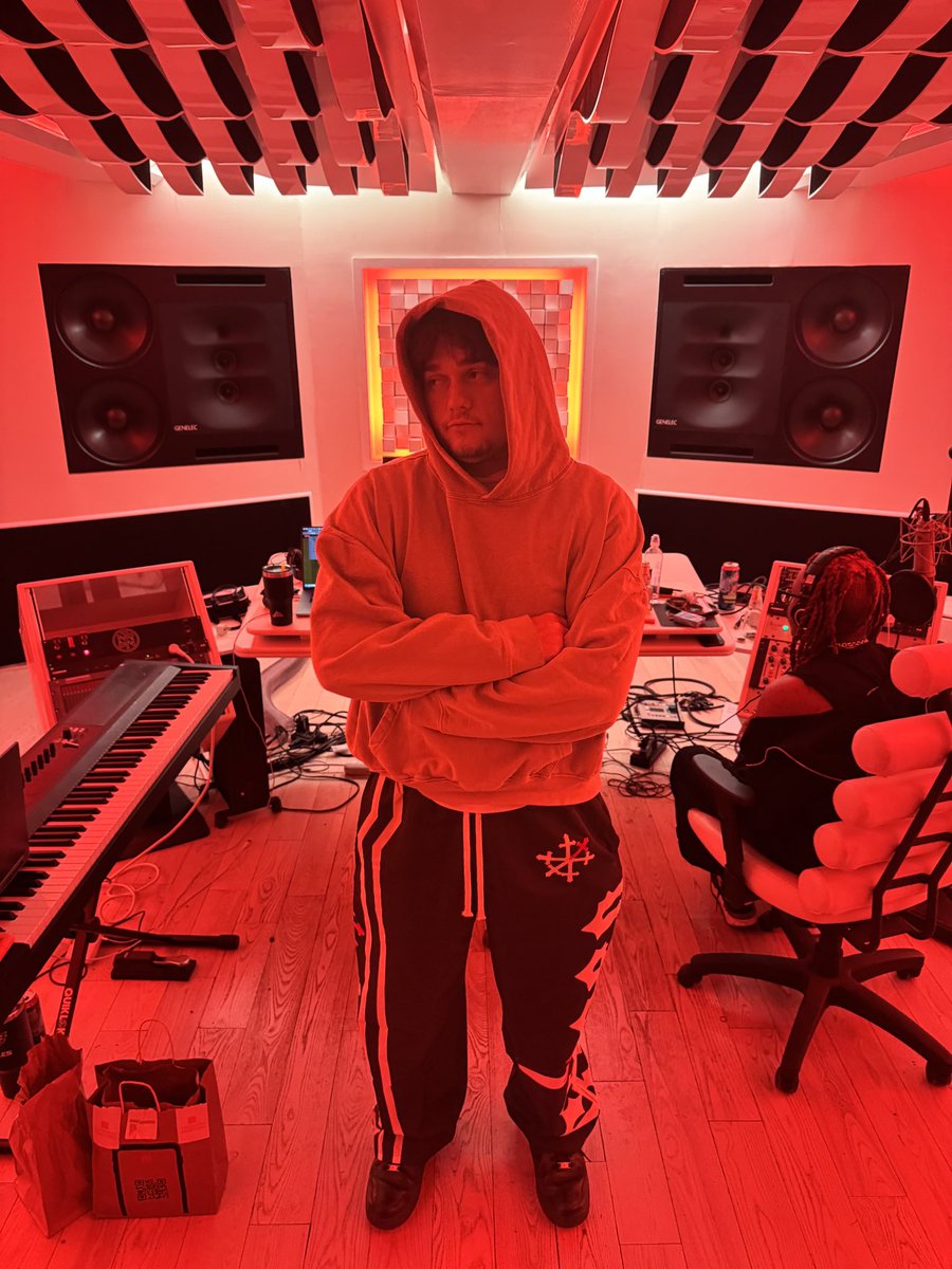 onlycensus's tweet photo. LOVE KILLS BY @drokenji OUT NOW! EXEC PROD 👨‍🍳 https://t.co/9DV2ySIekE