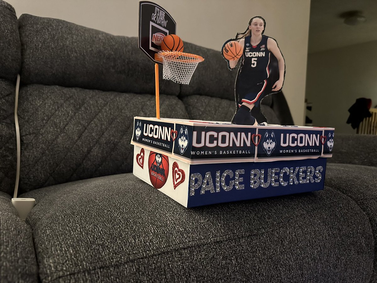 Rylee_Scott3's tweet photo. Valentine’s Day Box 💙❤️… @paigebueckers1  @UConnWBB https://t.co/t0efZ7L5aC