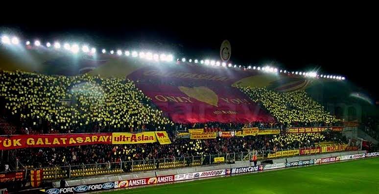 uyutmadığın gecenin sabahında daha çok tutuluyorum sevdana... en kötü günün bugünse; bugün daha yüksek sesle... DÜŞMANLARINI SİKEYİM ÇOCUKLUK AŞKIM <a href="/GalatasaraySK/">Galatasaray SK</a>