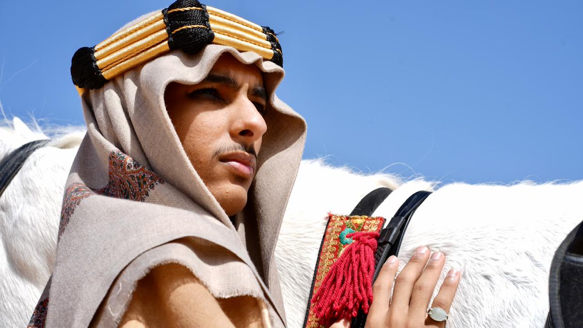 عندما يتشرب أبنك الولاء لموروث بلده وآصالة عاداته وتقاليدة ويصبح جزً من تكوينه العقلي والروحي الغير قابل للتأثير والمساومة ...
أبني متعب يُباهي بتقاليد وموروث وعادات مؤسسي دولة الأنسانية والعطاء والبذل المملة العربية السعودية 🇸🇦🇸🇦