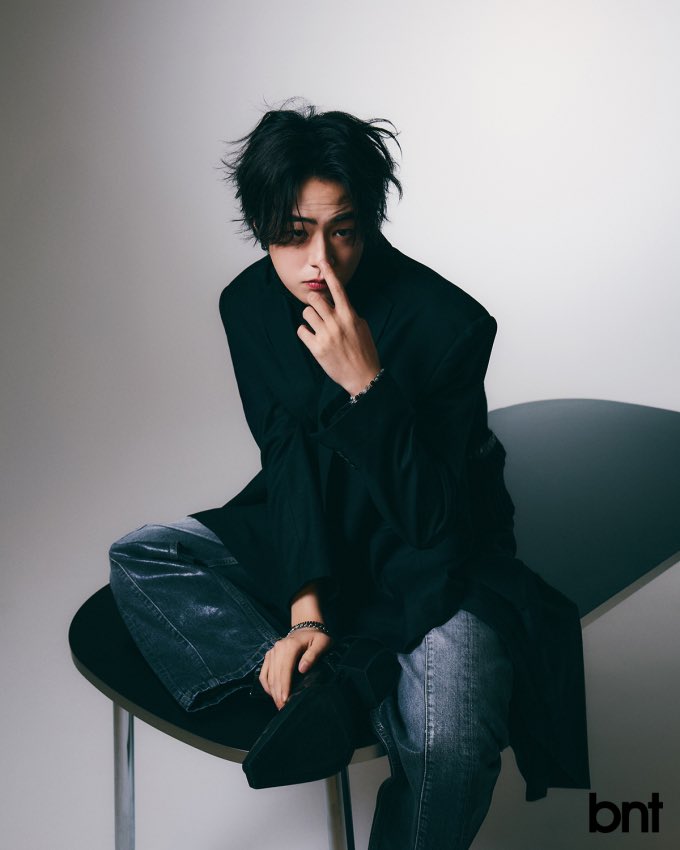 t1419_boys's tweet photo. [ENG TRANS THREAD] 

Gunwoo, "I want to sing, perform like role model G-Dragon." [Interview]

#TFN #티에프앤 #GUNWOO #건우 https://t.co/XZam6MDA00