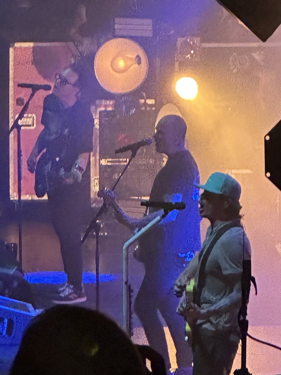 EnderSB182's tweet image. MATT SKIBA JOINED BLINK ON STAGE TONIGHT FOR BORED TO DEATH