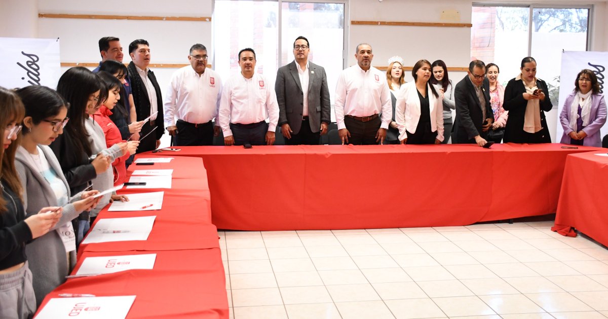 #UJEDInforma La <a href="/ELe_UJED/">Facultad de Lenguas</a> recibió la visita del #RectorUJED M. S. P. Ramón García Rivera, quien dio la #bienvenida a #estudiantes de nuevo ingreso al semestre "A" 2025.

<a href="/salazarmercado/">Cristhian Salazar</a> <a href="/TelevisionUjed/">Tv UJED Canal 9.1 📺🍂🍂</a> <a href="/torreon/">El Siglo de Torreón</a>