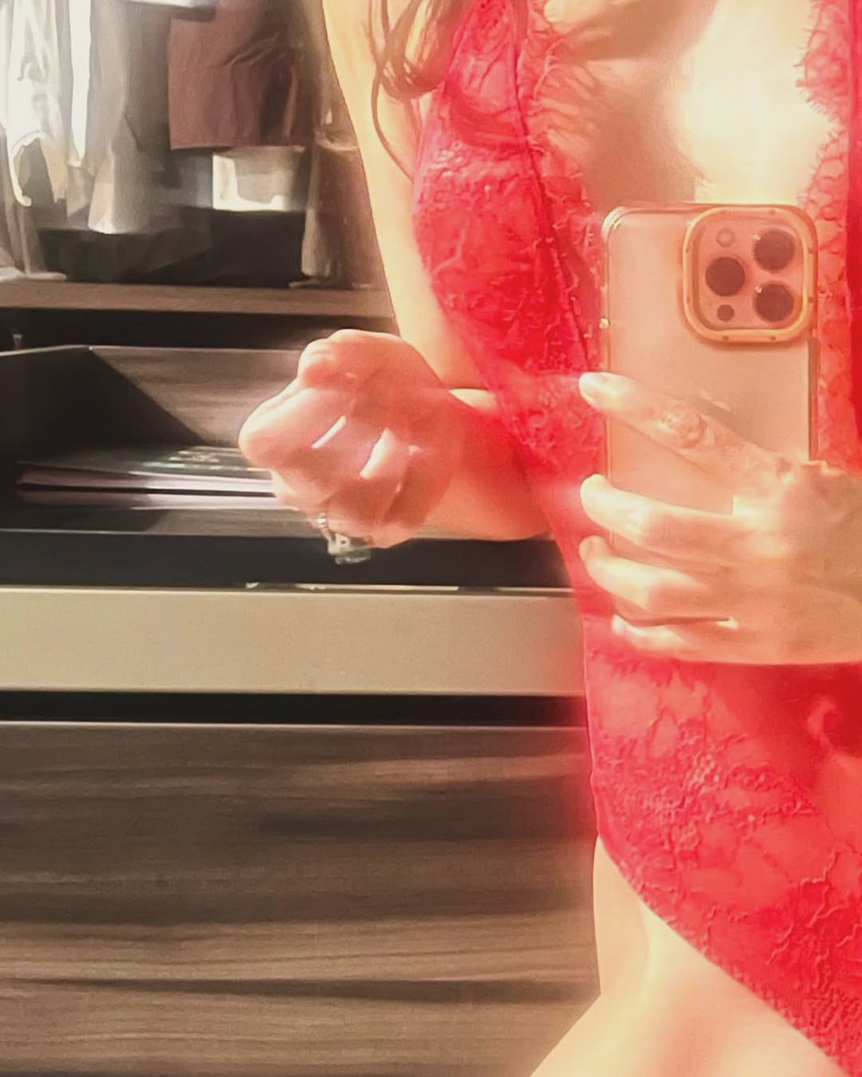 Teamtwts2's tweet photo. "Just a TEASE. Or maybe more."
~ @Samanthaprabhu2! 😍 

🔗 https://t.co/XDLeCResDo

#Samantha #SamanthaRuthPrabhu https://t.co/n6pmch5F6B