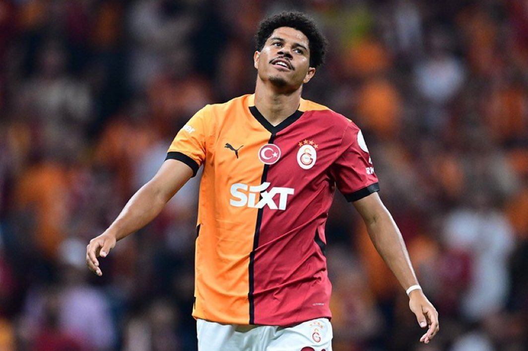 Geçen yıl 12 gol 13 asistle oynayan Gabriel Sara, bizde sıradan bir oyuncuya dönüştü. Sadece 1 golü var fb maçı. Adam saçma sapan yerde oynamaktan hücum yetilerini kaybetti. Dikkat edin şutları bile çok cılız. Adama suç atmıyorum her oyuncuda bu sorun var. Özellikleri kayboluyor.