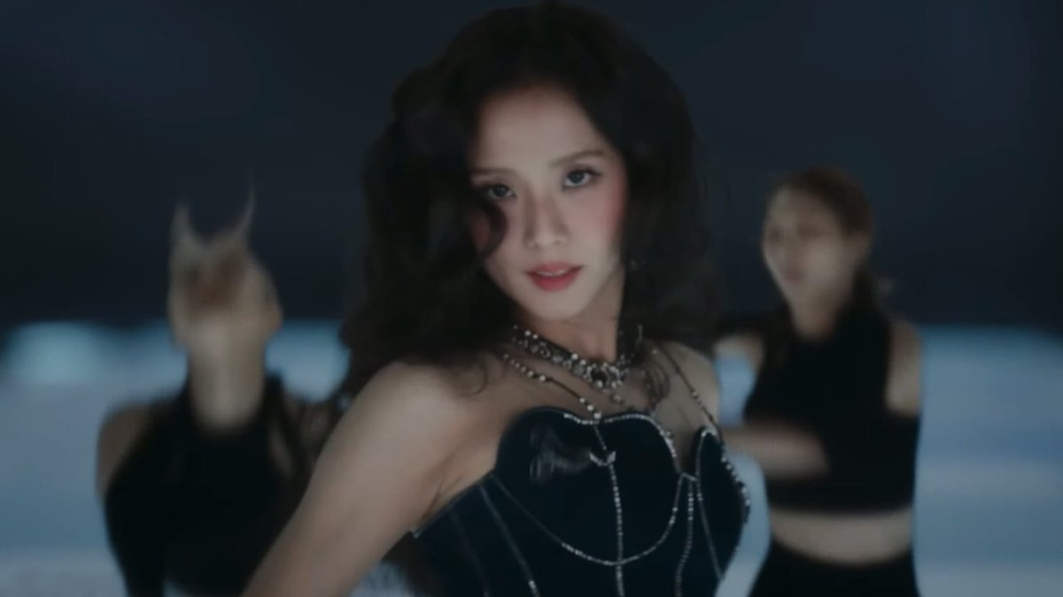 jisoogaIIery's tweet photo. FLOWER (2023)                          earthquake (2025) https://t.co/GScIdBD7yg