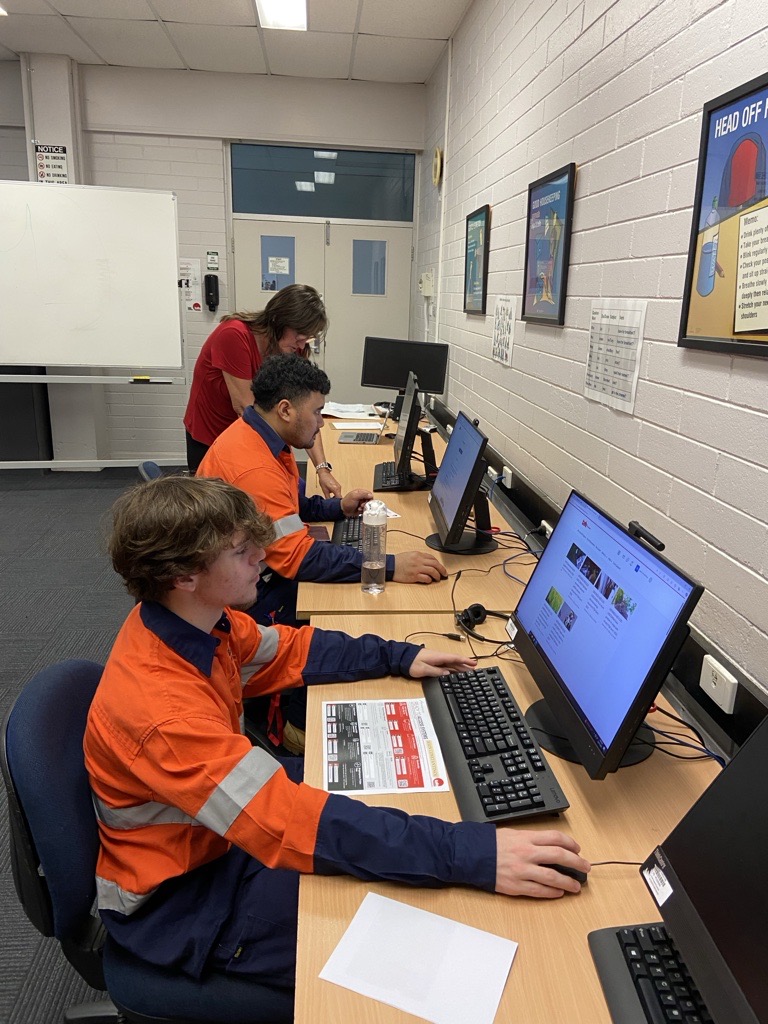 GlencoreAus's tweet photo. Welcome to 107 new apprentices who joined our Australian team for 2025 😊

Spread across our NSW &amp; QLD, the apprentices are taking on a range of disciplines from Auto Electricians, Boilermakers, Diesel Fitters, Electricians, Fitter Machinists, Radio Technicians and more 🔧🪛⚙️ https://t.co/zp2EcQMovq