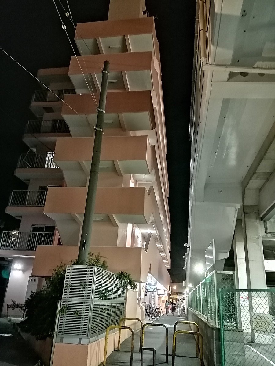 furamitsu's tweet photo. 阪急・上新庄駅北口。南口ほどではないが程々の賑わいあり。

#上新庄 #路地 https://t.co/GnVCxc7eDx