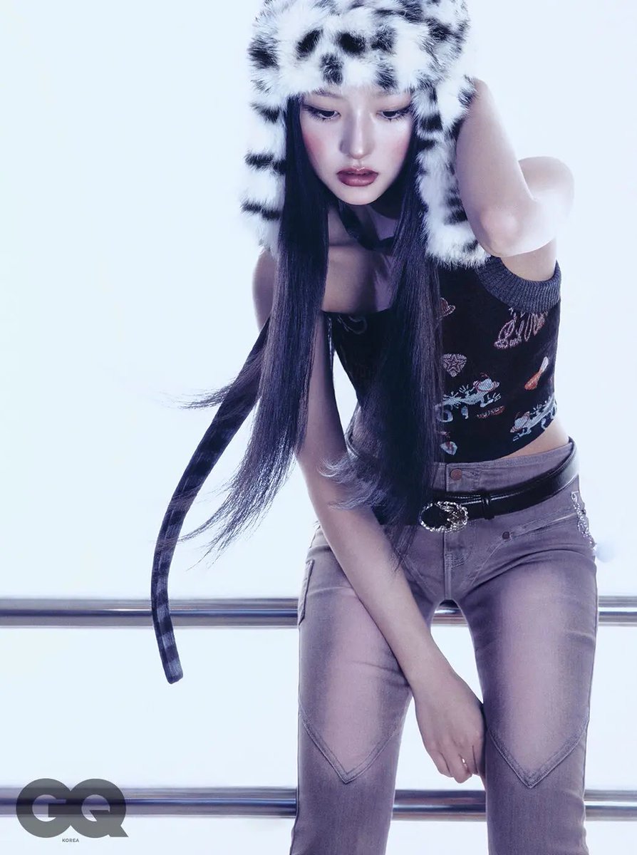 worstbehaveior's tweet photo. HANEUL from KISS OF LIFE for GQ Korea

"Won Ha-neul, born in 2005, wearing 2005 fashion." https://t.co/OvhMnb3Rk7
