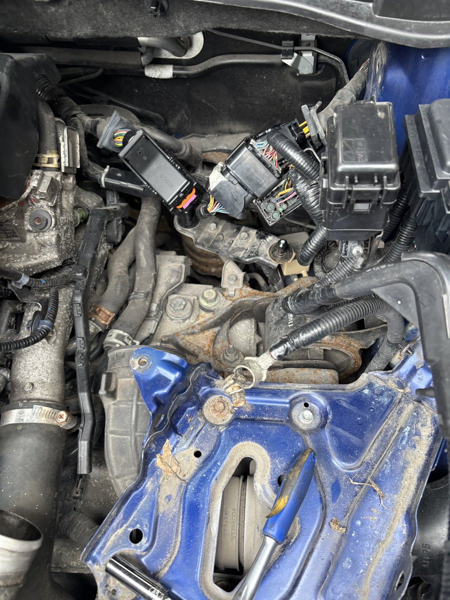 #fridayfeeling always allow extra time to remove Ecu from vehicle 
#cartuning #ecuremapping #ecuremap #remap #car #cars