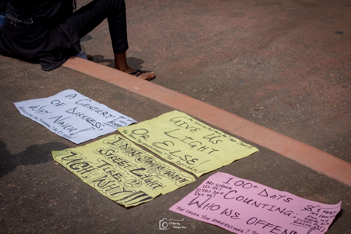 PraiseIsa's tweet photo. WE WILL WIN 🤲🏾

Over 100 days of darkness in ABH and Falase Hall, University College Hospital Ibadan. 
Students of @ibadanmedicine and @studentsunionui on a peaceful demonstration with just one request 
GIVE US LIGHT. 

#SaveABH #SaveFalase #SaveUIstudents #SaveOurHalls https://t.co/wNS3AXN6FA