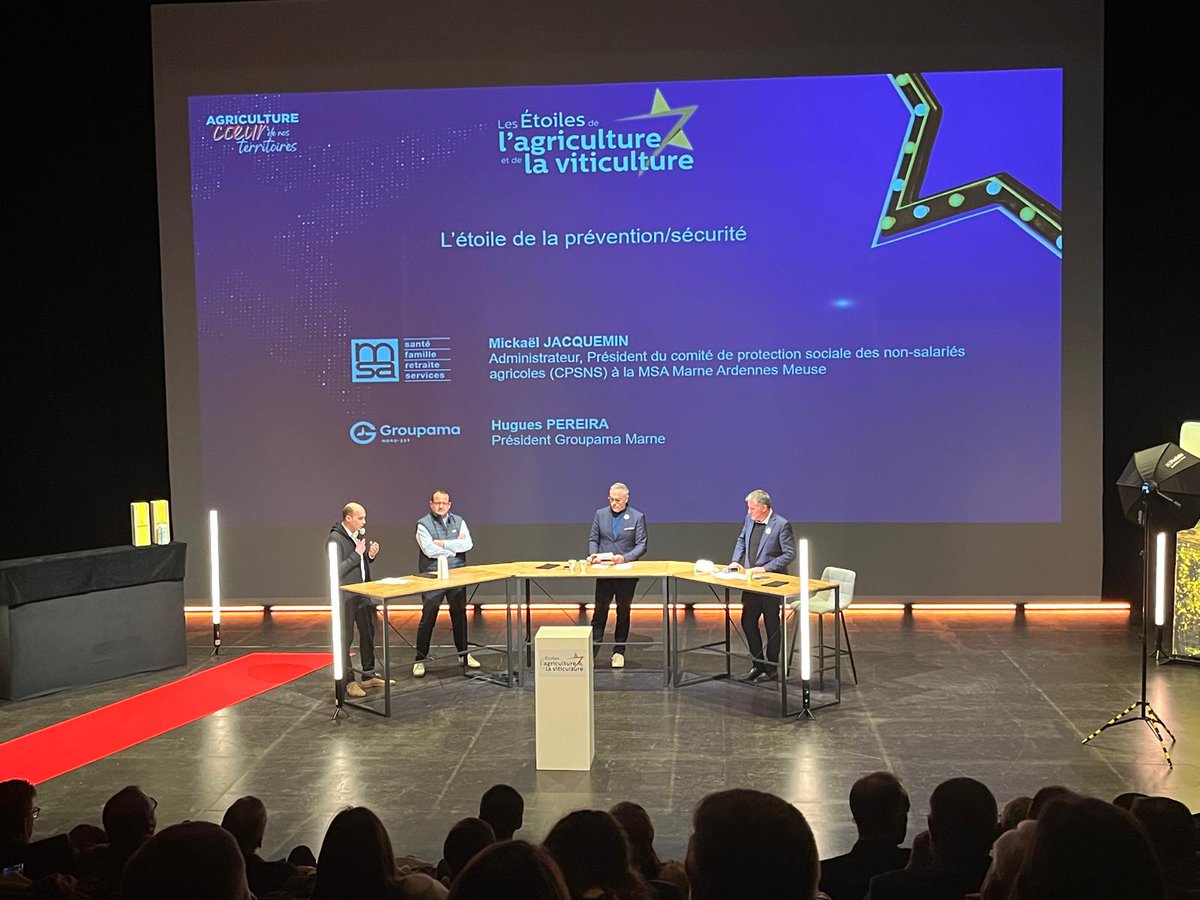 GroupamaNordEst's tweet photo. ⭐🏆 Hugues Pereira, Président @GroupamaFd51 a remis hier soir l’étoile de la Prévention lors de 2ème édition des Étoiles de l'agriculture et de la viticulture. Un thème significatif car, chez Groupama, nous sommes persuadés que la prévention est la clé d'une agriculture durable. https://t.co/sJoC1acz3M
