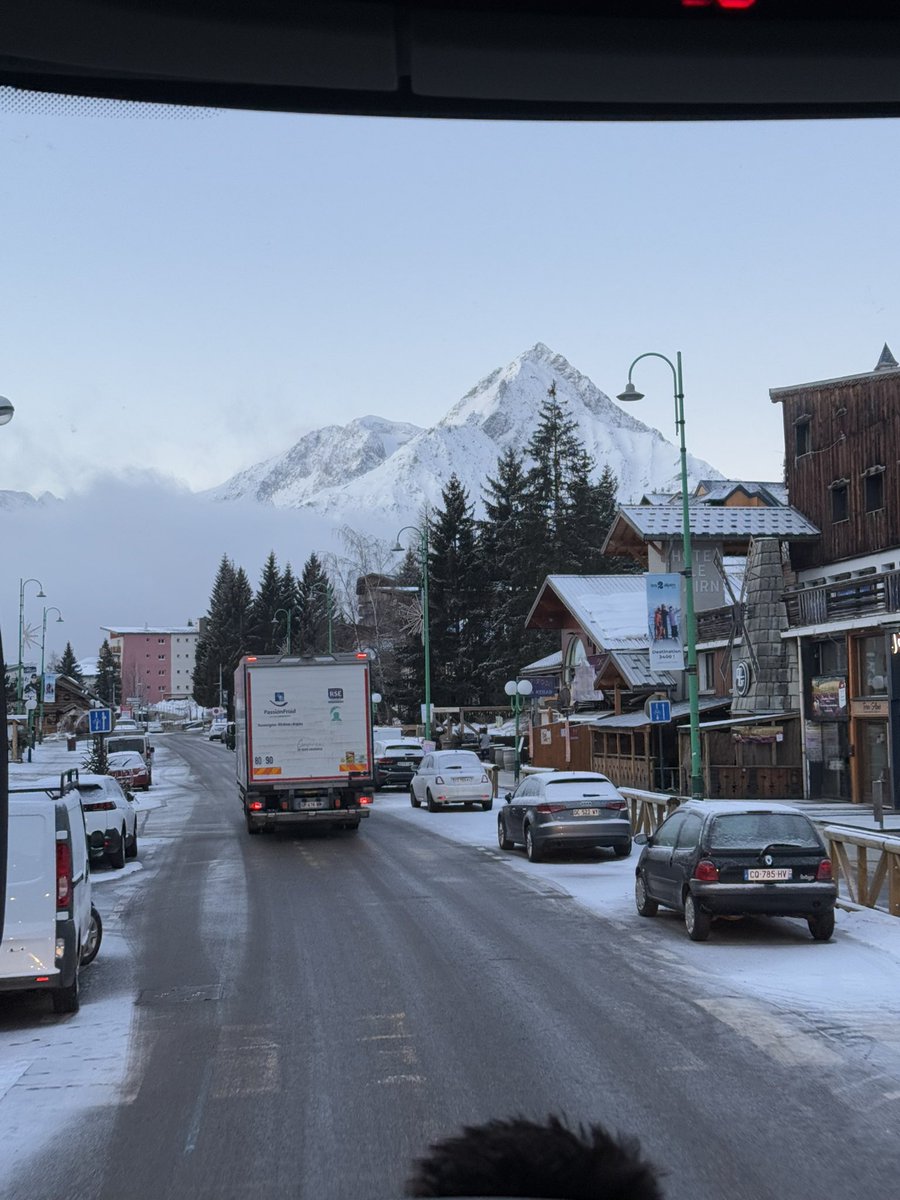 Departed the hotel, on route to Lyon airport ✈️