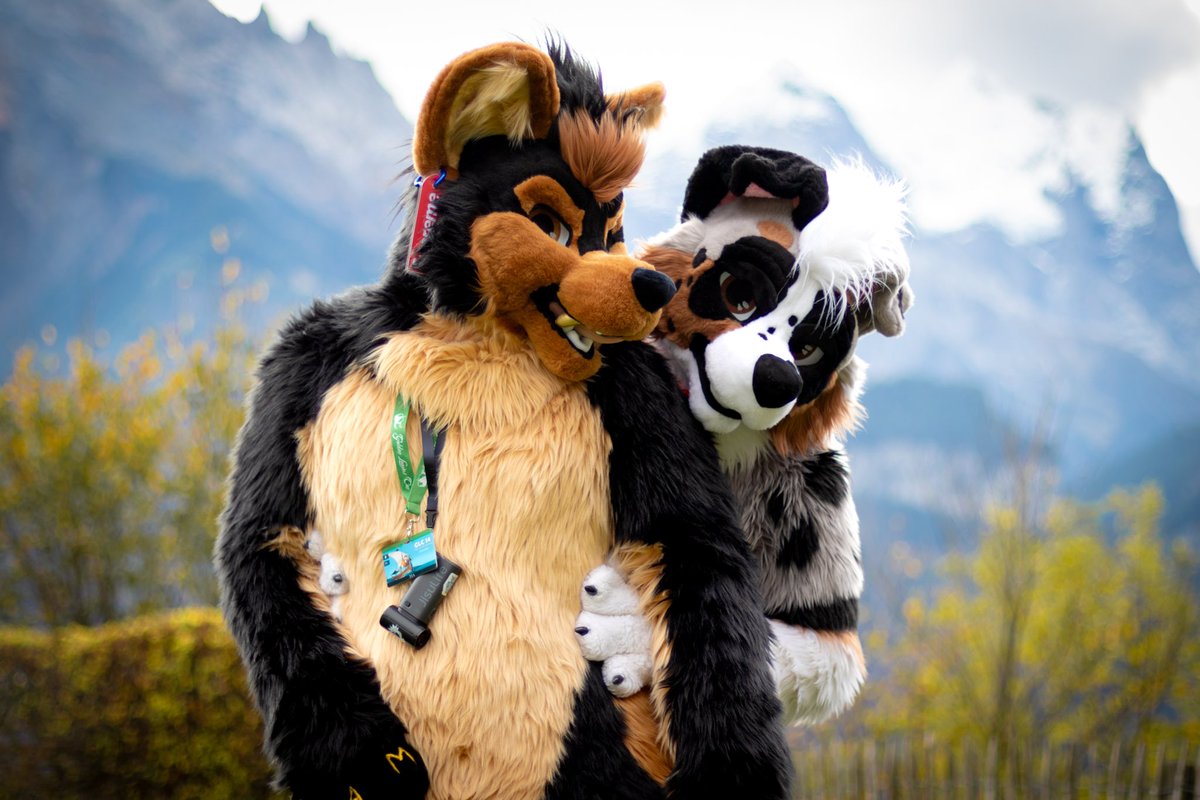Finally ready for the weekend with my Love <a href="/AusterTheAussie/">Auster ! 🇮🇹</a> ready for a lot of fun 🤩😈 happy #FursuitFriday 
#Fursuit #fursuiter #fursuiting #FurryFriends 
Suits <a href="/TheKarelia/">TheKareliaFursuits 🔜 EF29, Furnavia.</a>