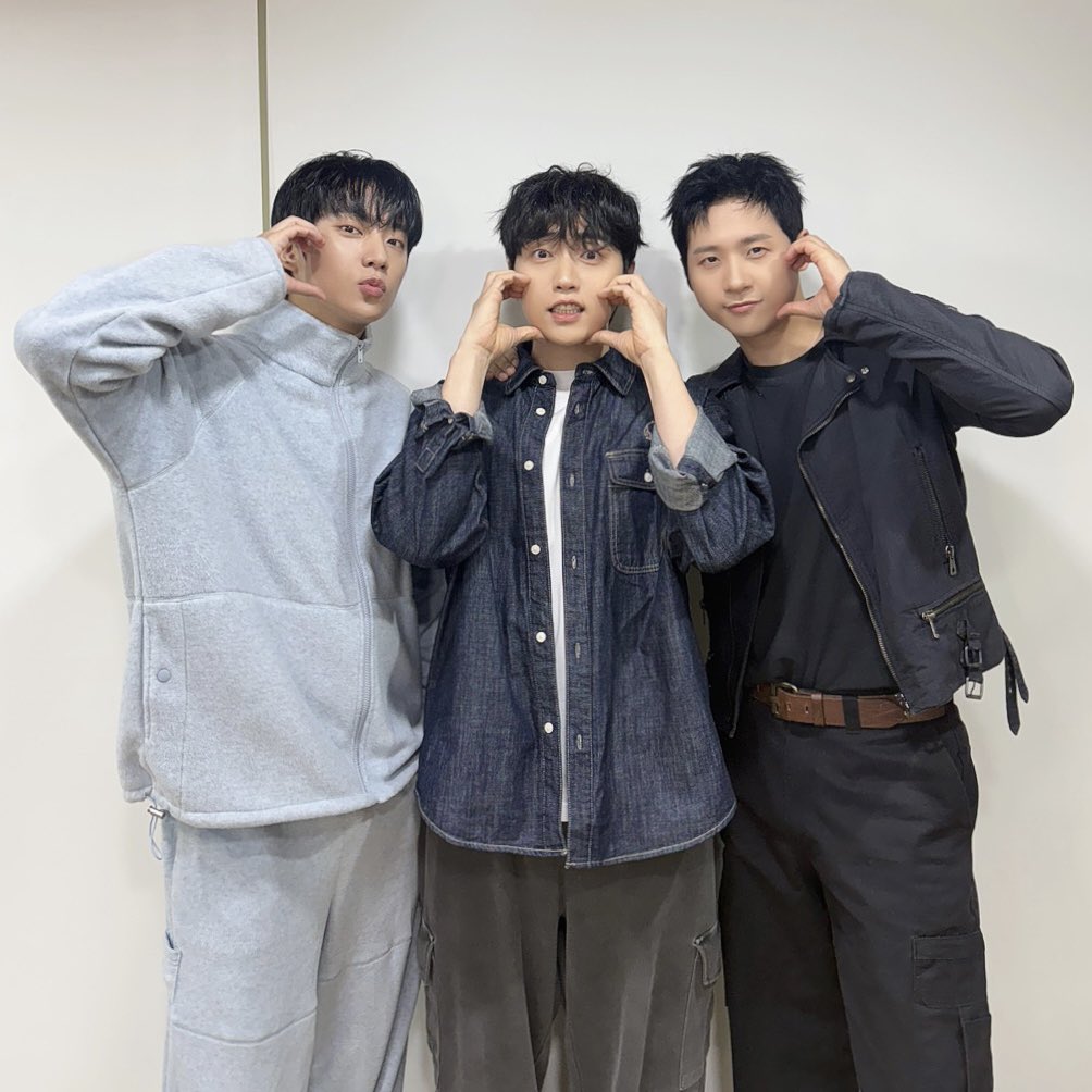 _B1A4OFFICIAL's tweet photo. [#B1A4Story] HAPPY Valentine's DAY LIVE 📸

바나가 치과 가는 이유🦷
:  B1A4가 초콜릿보다 달달해서💝

#B1A4 https://t.co/j9LgIrTKvi
