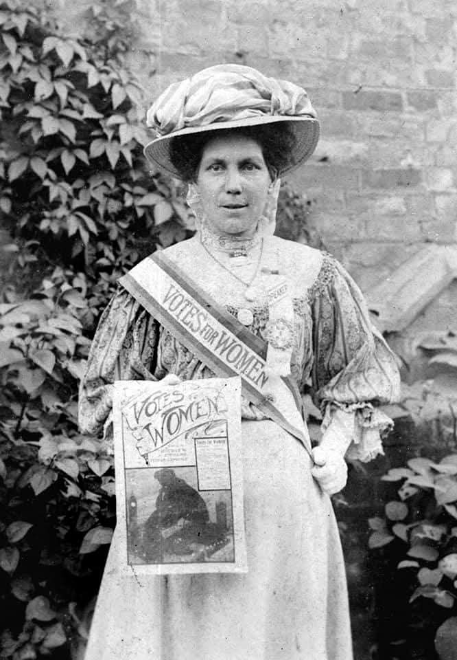mungotalks's tweet photo. #OTD 14 Feb 1913, #Suffragettes damaged #Evington Golf Course in #Leicester. A bonfire was set ablaze on the green & the message "No Votes, No Golf" was etched into the turf. https://t.co/ZRMRN6R41r