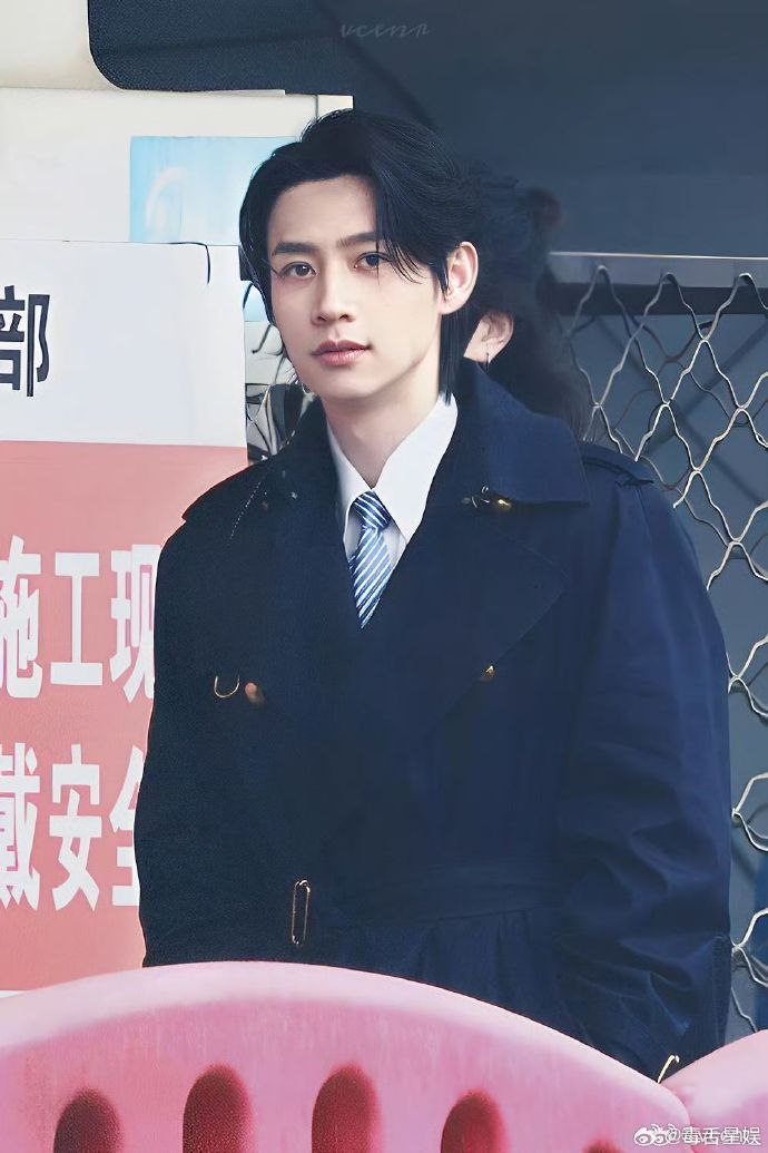 FKShi's tweet photo. Candid photo of #WeiChen (#VisionWei) activity.
~Weibo 14 Feb 2025~ https://t.co/v1SsebUcJP