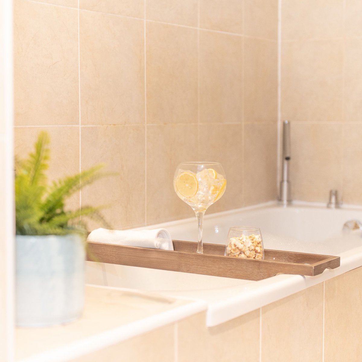 💕 Love is in the air... Experience luxury, romance and 10% off your stay at Willow Loft in #Warkworth! 

🛏️ Sleeps 2
✨ Beautifully renovated to a high standard
🌊 Walk to the beach
⭐ Rated 4 stars, with a GOLD award for excellence

👉 bit.ly/willow-loft