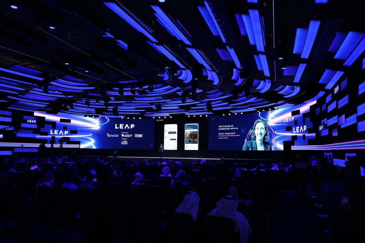 GoogleCloud_ME's tweet image. أسبوع رائع في #ليب٢٥ بالسعودية! هذا العام، قدّمت أليسون واغنفيلد، رئيسة التسويق في Google Cloud، كلمة رئيسية عن مستقبل التسويق مع الذكاء الاصطناعي. جناحنا كان مليئ بالحماس والنقاشات الملهمة حول حلولنا المبتكرة في مجال الذكاء الاصطناعي. 

#GoogleCloudSaudi #LEAP25 @awagonfeld
