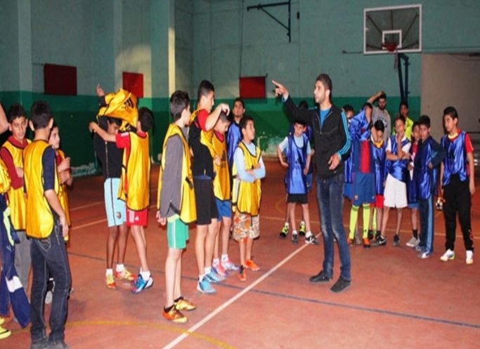 ينبغي علينا تشجيع النشء الرياضي على المشاركة في الأنشطة الرياضية المتنوعة لتطوير مهاراته وقدراته المختلفه فالتخصص المبكر في نشاط رياضي محدد يحرمه من الاستمتاع بفوائد المشاركة المتنوعة في الأنشطة المختلفة والاستفادة من كل نشاط في تحسين القدرات والمهارات لدى النشء.