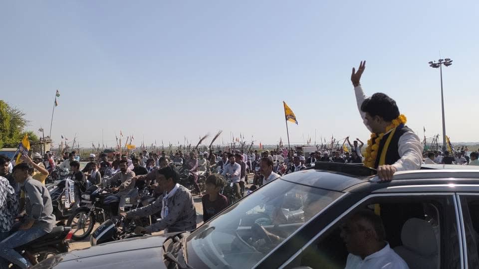 DrJewelvasra__'s tweet photo. गुजरात में AAP की आंधी चल रही है 🔥

📍 सलाया (द्वारका) रोड शो 

- @isudan_gadhvi https://t.co/kONd6iuhVU