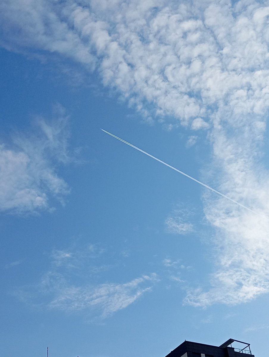 İstanbul hava yı güneşli görmesinler hemen açık semalar antlaşması na uygun ucuz gerçekleştiriyorlar.
Yarınlarımız temiz havaya muhtaç kalacak.