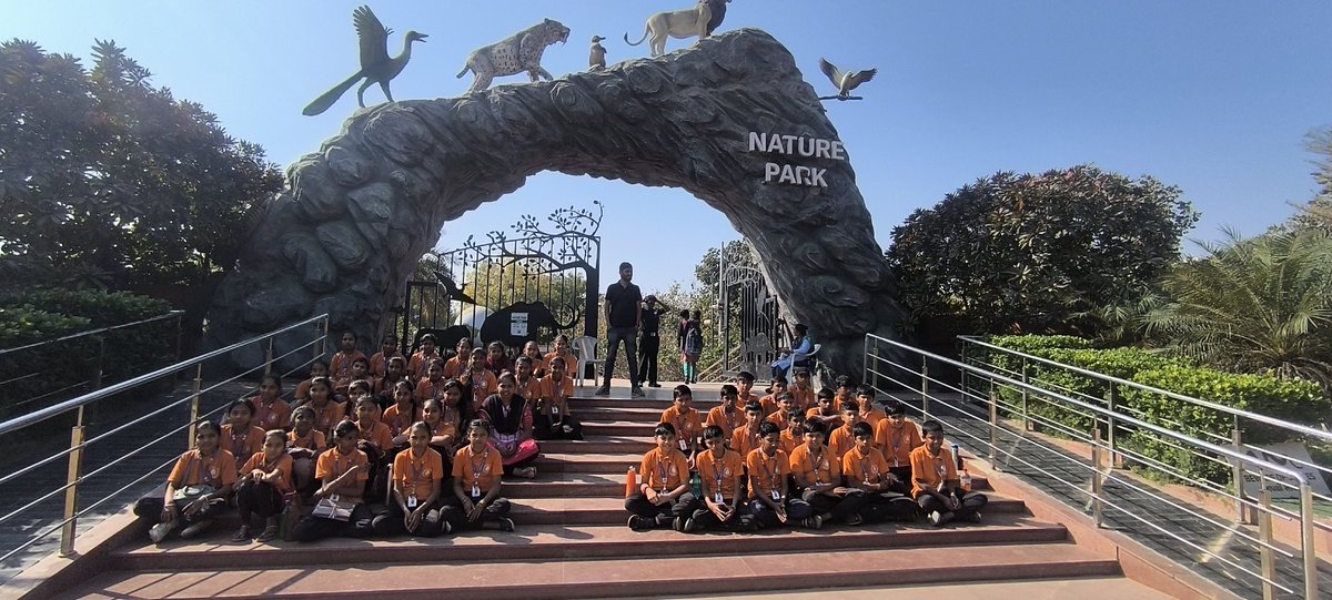 DistrictNavsari's tweet image. Rangpur Pra. Sha. takes a journey to @GujScienceCity   where curiosity and wonder unite! 
🌌✨ Exploring the wonders of science, the future of innovation ignites! 🚀🔬 
From knowledge to discovery, the adventure’s just begun! 🌱 #Innovation #ScienceExploration #FutureOfScience