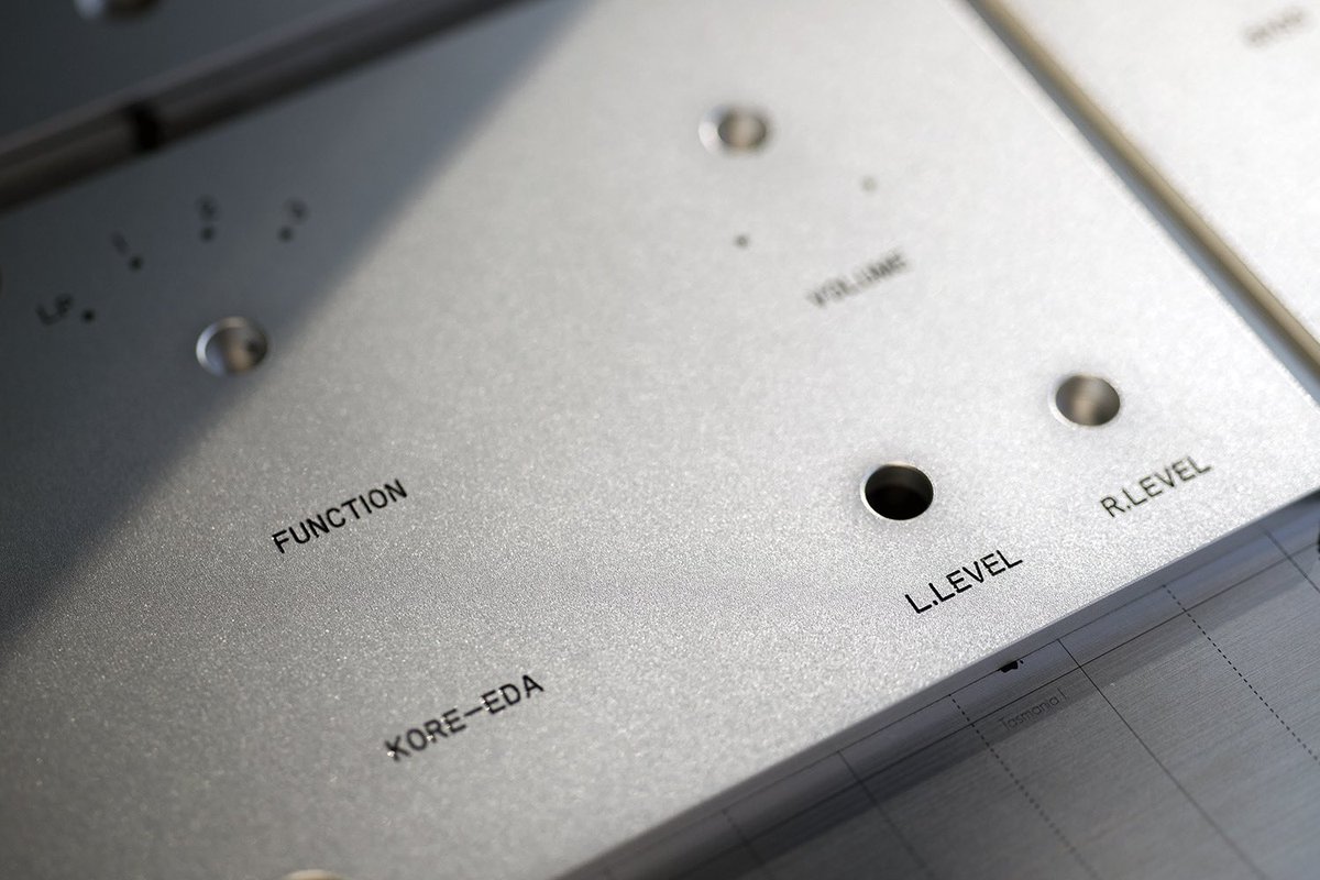 NogataDenki's tweet image. We received an order for a panel for an audio amplifier.
This audio panel is machined from solid aluminum.

オーディオアンプのパネルを製作しました。
アルミ無垢材からの削り出しです。

nogatadenki.jp/works/1567

#audiolife
#オーディオパネル
#金属加工
#野方電機工業