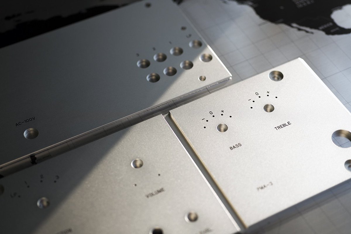 NogataDenki's tweet image. We received an order for a panel for an audio amplifier.
This audio panel is machined from solid aluminum.

オーディオアンプのパネルを製作しました。
アルミ無垢材からの削り出しです。

nogatadenki.jp/works/1567

#audiolife
#オーディオパネル
#金属加工
#野方電機工業