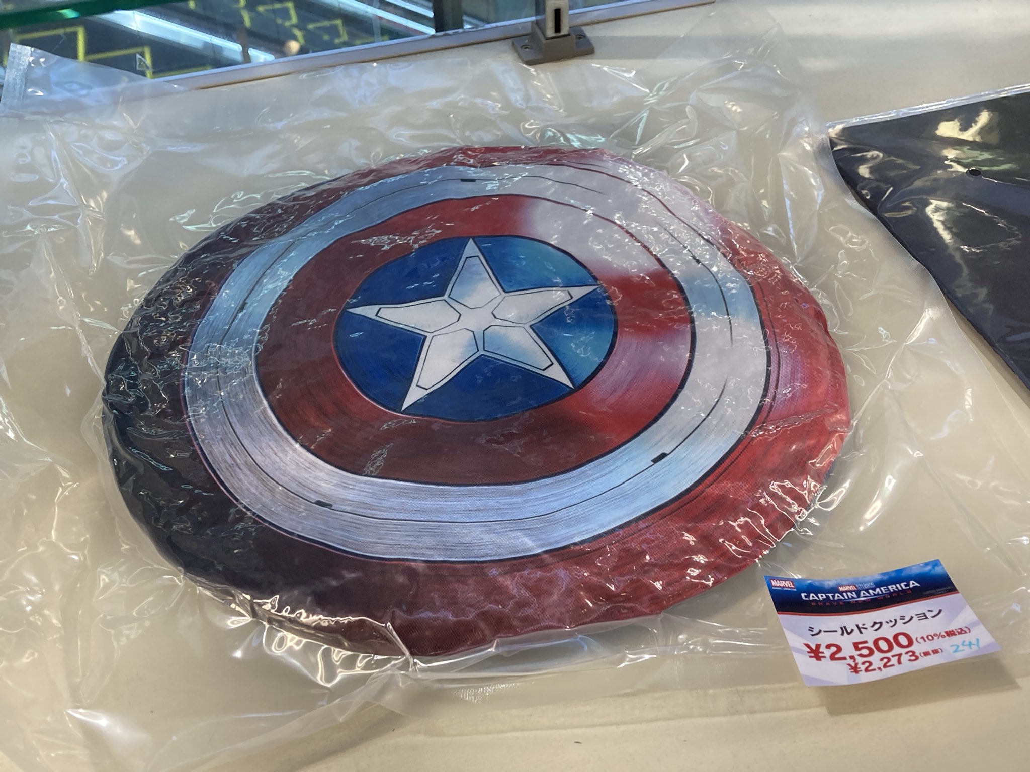 キャプテン・アメリカ シールド クッション BRAVE NEW WORLD MARVEL