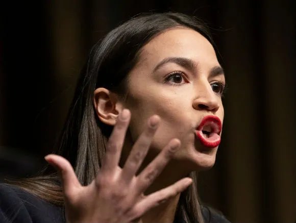 If you support Border Czar Tom Homan arresting AOC for giving illegal aliens instructions on how to avoid deportation, post a 👍 in the comments

Make your voice heard.