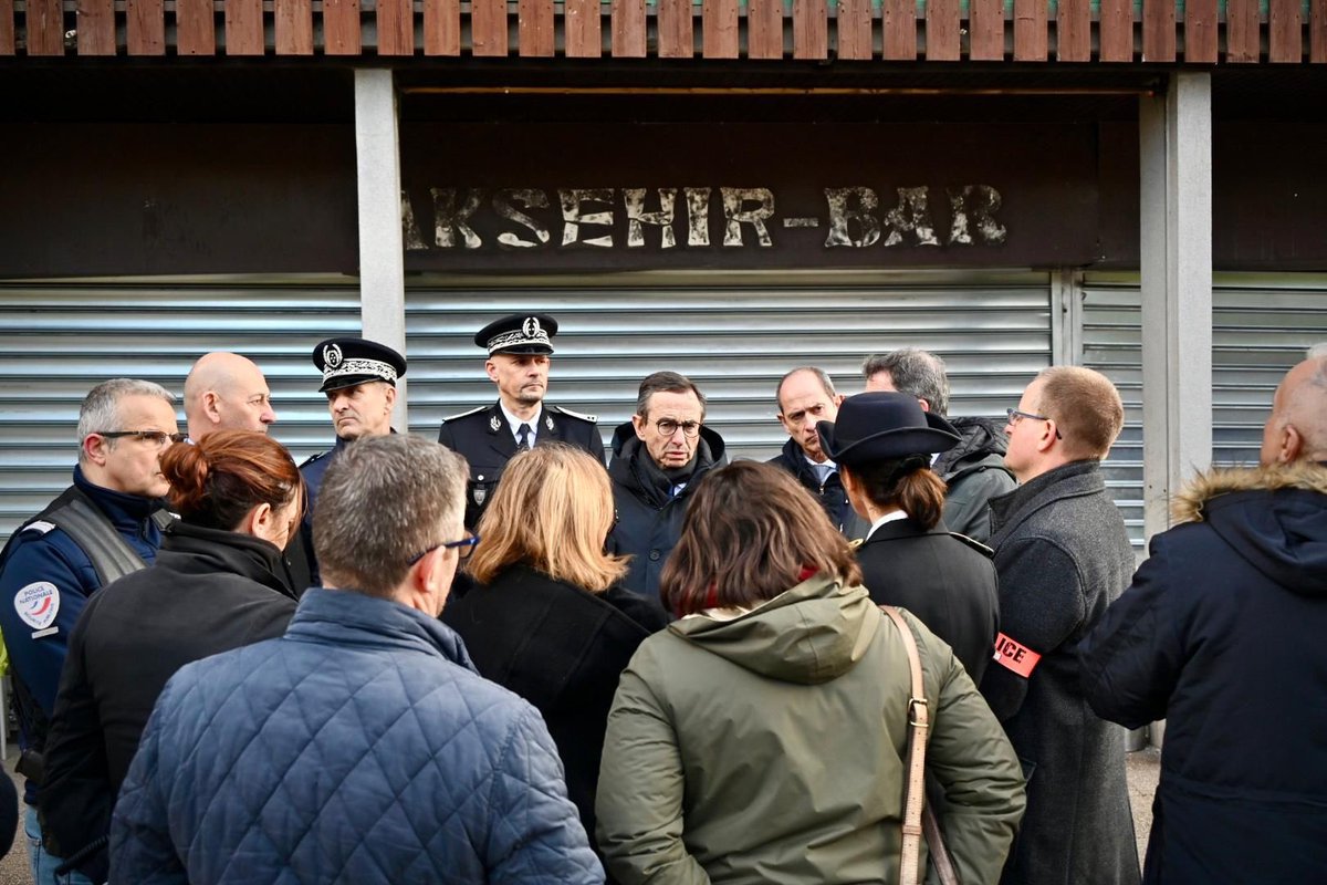 BrunoRetailleau's tweet photo. Je souhaite présenter à Grenoble notre nouvelle stratégie contre le narcotrafic et le crime organisé. Nous faisons face à l’utilisation de techniques de guerre comme l’attaque à la grenade. La réponse sera à la hauteur, en mobilisant l’ensemble du continuum de sécurité. https://t.co/1qPUBpwROa