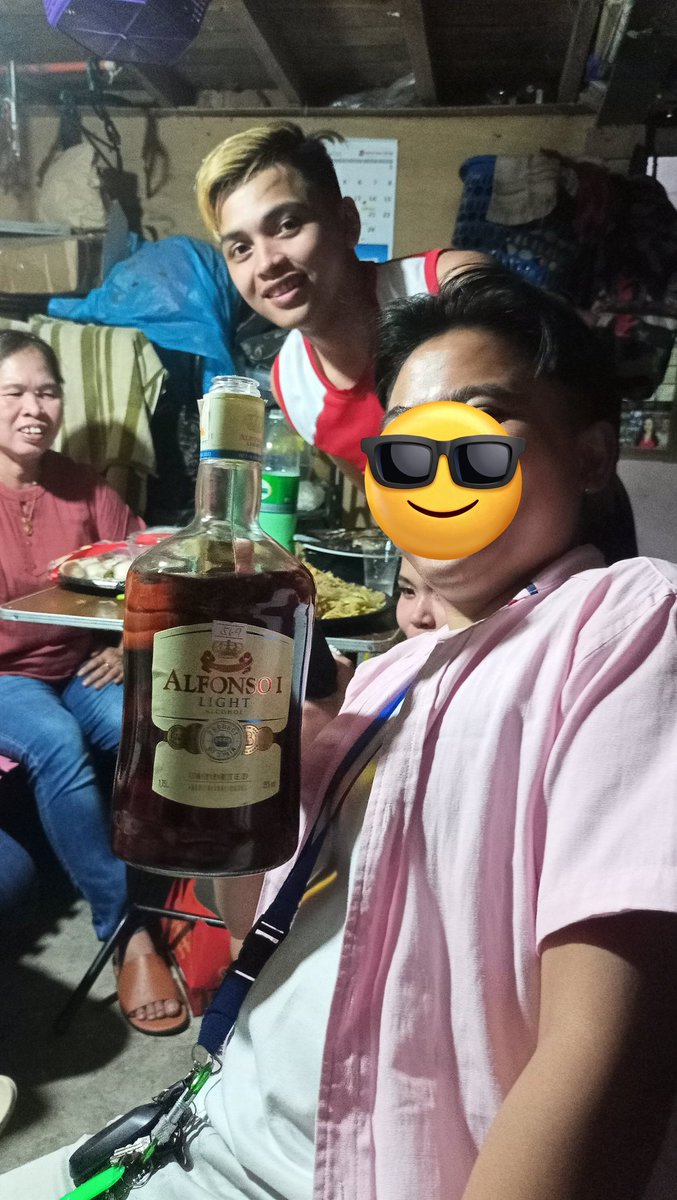 abigailmlas05's tweet photo. Mabuhay ang bagong kasal. 🤣😁 https://t.co/yjvOaeClT0