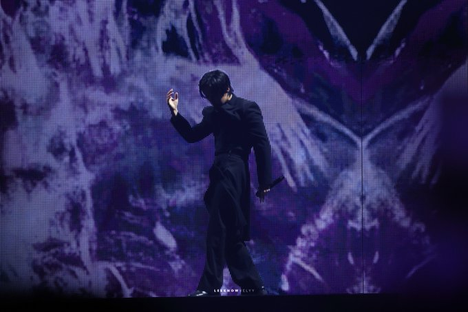 ikukwkminho's tweet photo. LEE KNOW HALLUCINATIONS ALL FANCAMS I COULD FIND  - a self indulgent thread https://t.co/xHIR3TOgaY