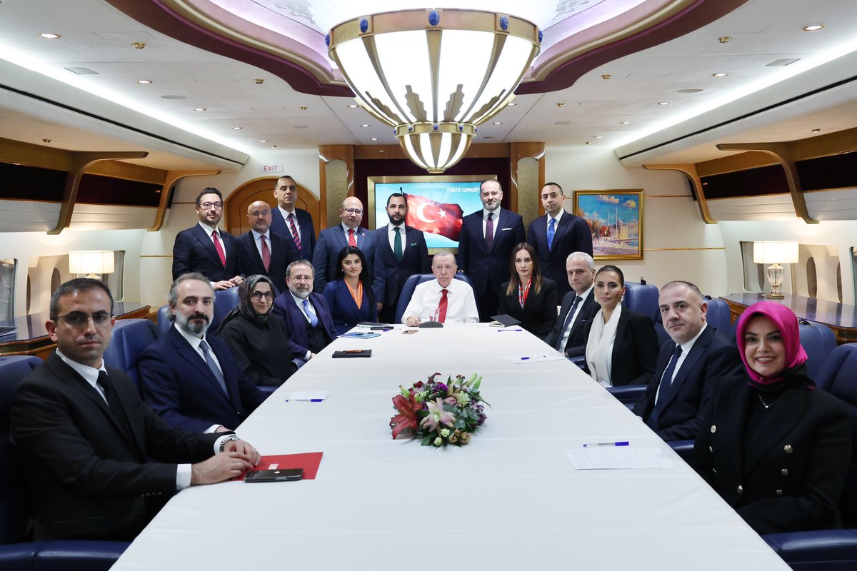 Cumhurbaşkanı Erdoğan'ın Malezya, Endonezya ve Pakistan gezisine, Trump'ın Gazze planına gösterdiği net tepki damga vurdu. Erdoğan’ın dış siyaset ve iç politikaya yönelik mesajları saat 19:00'da STAR Ana Haber'de