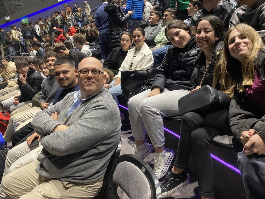 IESHnosMachado's tweet image. Acudimos a la representación de La casa de Bernarda Alba con el alumnado de 2Bach @EducaAnd @Transeduca @auditoriocartuja