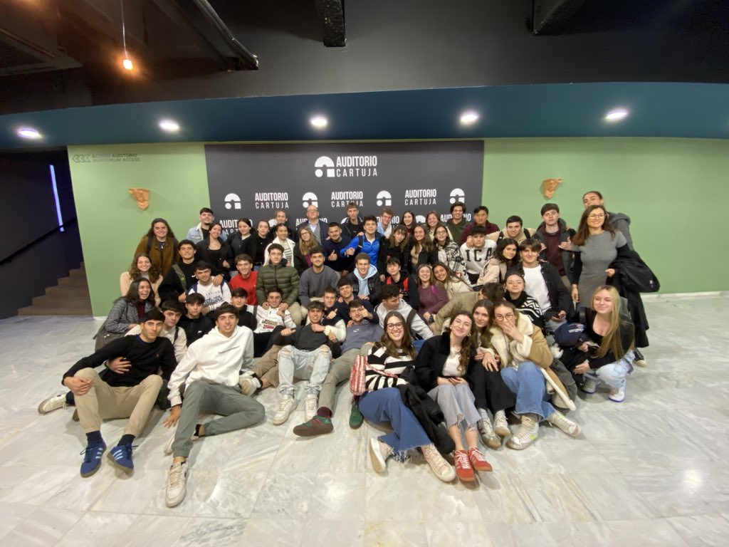 IESHnosMachado's tweet image. Acudimos a la representación de La casa de Bernarda Alba con el alumnado de 2Bach @EducaAnd @Transeduca @auditoriocartuja