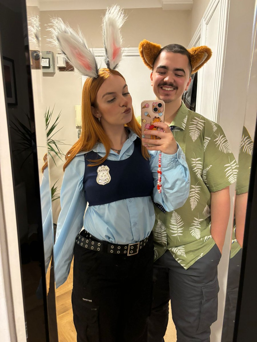 harridaughter_'s tweet photo. happy valentine's day to my wife i love my wife guys have i ever mentioned that i love my wife guys? anyway i love my wife happy valentine's day @babignome https://t.co/0nXHlSaJbT