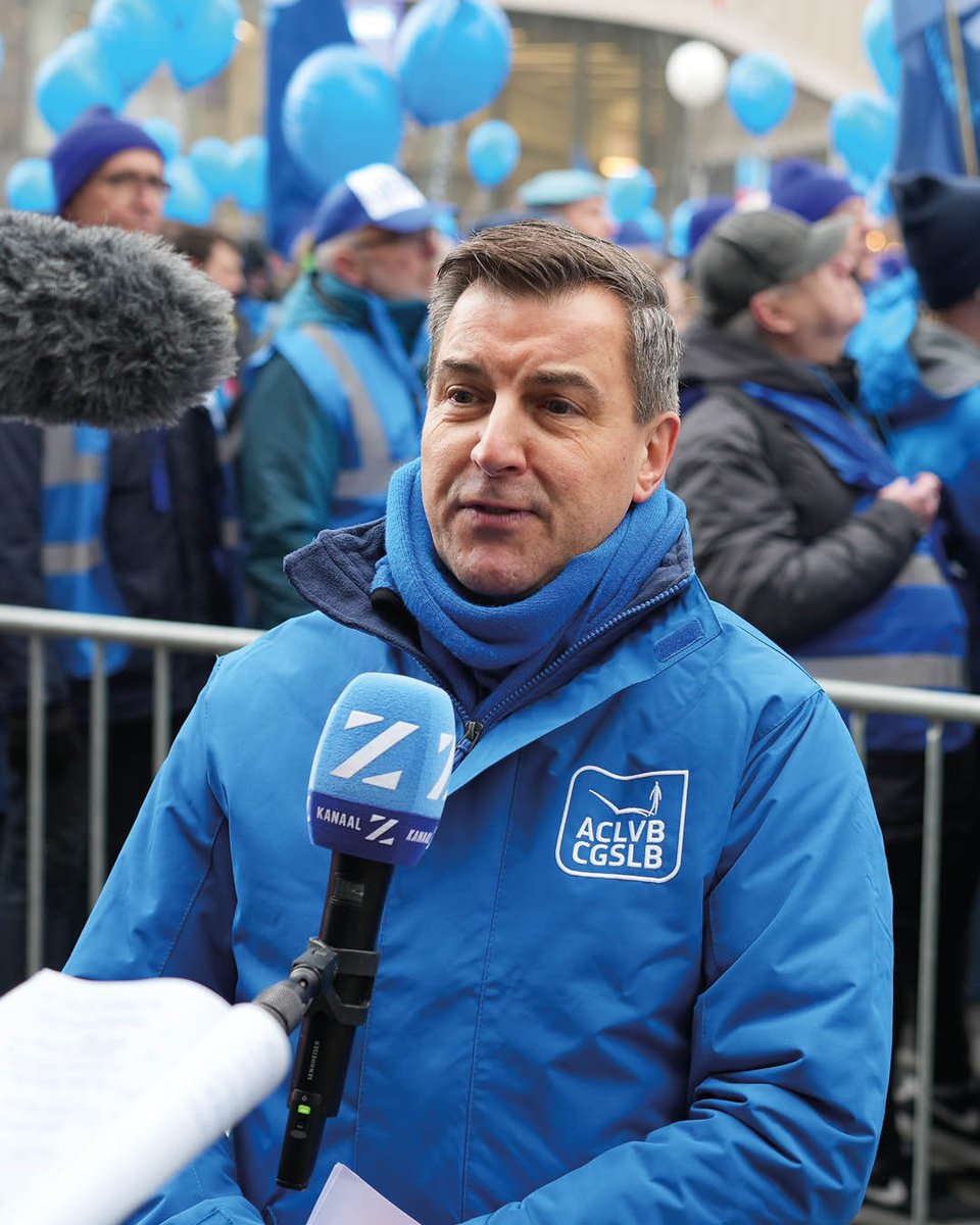 CGSLB's tweet image. Lors de la manifestation nationale d’hier, nos Cupidons ont tenté d’atteindre leur cible. Mais en raison du manque d’équilibre dans les politiques menées, ils ont manqué leur objectif : des salaires équitables, un travail faisable et un véritable dialogue social.