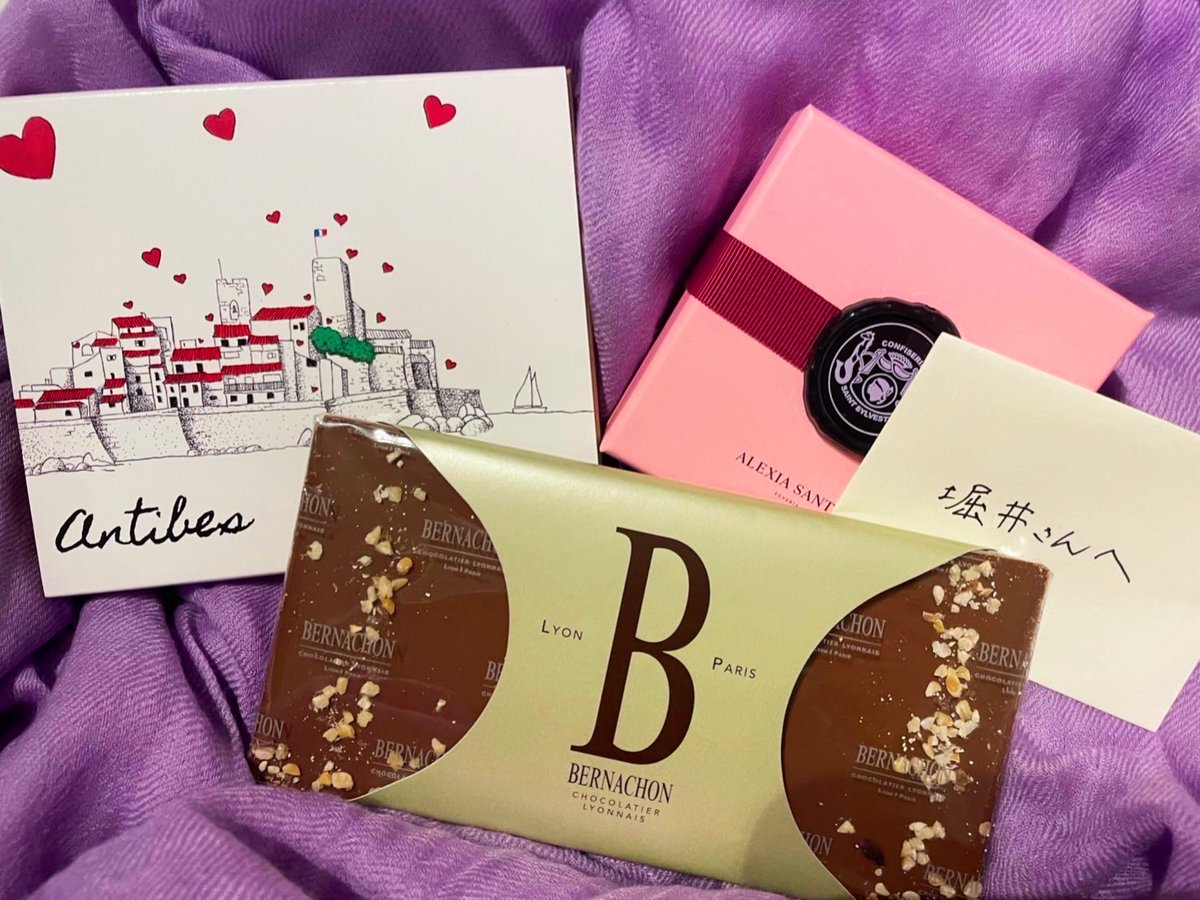田中みな実さんから 毎年いただくチョコレートを 幸せに食べながら