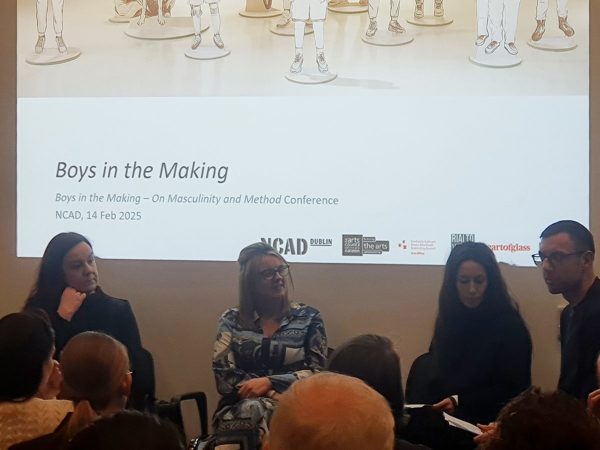 Full house today at #NCAD for the Conference ‘𝗕𝗼𝘆𝘀 𝗶𝗻 𝘁𝗵𝗲 𝗠𝗮𝗸𝗶𝗻𝗴: 𝗢𝗻 𝗠𝗮𝘀𝗰𝘂𝗹𝗶𝗻𝗶𝘁𝘆 𝗮𝗻𝗱 𝗠𝗲𝘁𝗵𝗼𝗱’! ✨ The day will conclude with a special gallery-based performative event featuring young men involved in the project sharing their perspectives.