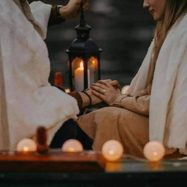 یہ جانتے ہوئے وہ شخص اب نہیں ہے یہاں
   بڑھے جو درد تو اس کو پکار لیتے ہیں