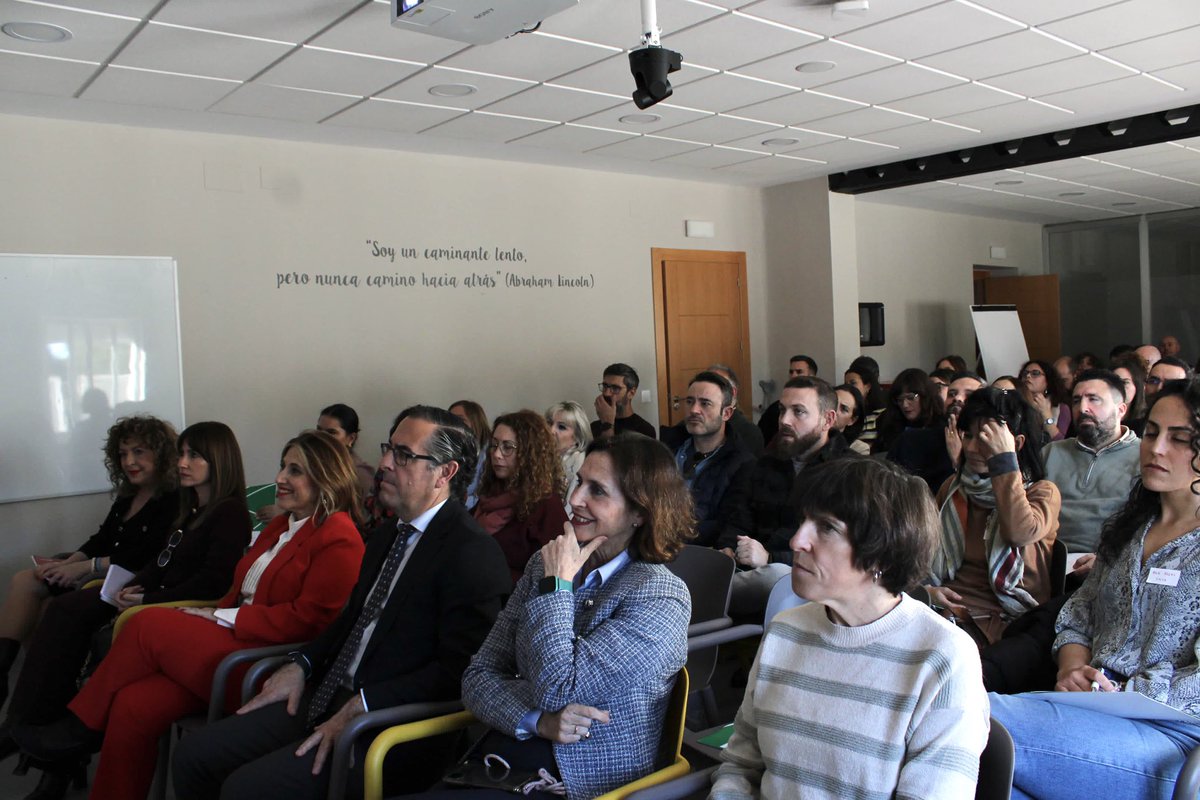 educacionmlg's tweet photo. 📍@Miguel_Briones_ inaugura la quinta mesa de #FPDual entre centros educativos y el sector empresarial malagueño, dedicada a la familia de ciclos formativos de Servicios Socioculturales y a la Comunidad @EducaAnd @lanoria_mlg https://t.co/WAG8VgIP6h