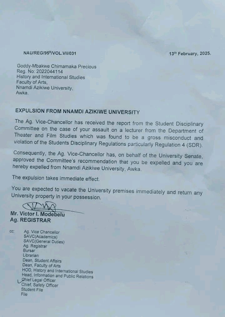 dammiedammie35's tweet image. The female student of Unizik who fought with her lecturer has been expelled from the school after the investigation by the school disciplinary committee.